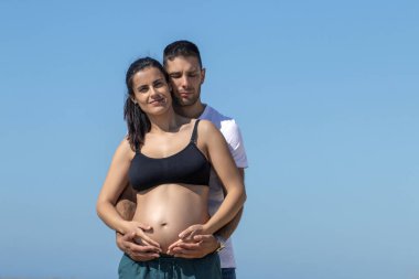 Hamile mutlu çift.
