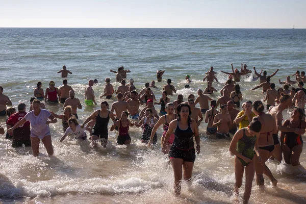 People wait for first dive of new year — ストック写真