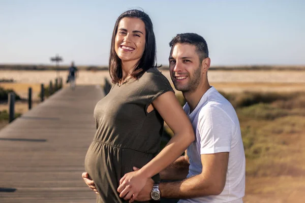Zwanger gelukkig paar — Stockfoto