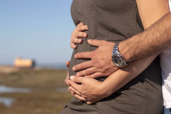 Enceinte heureux couple — Photo