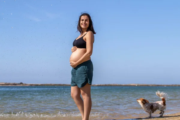 Těhotná žena baví — Stock fotografie