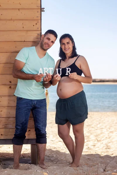 Έγκυος ευτυχισμένο ζευγάρι — Φωτογραφία Αρχείου