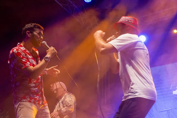 Conjunto Corona uppträder på musikfestivalen — Stockfoto