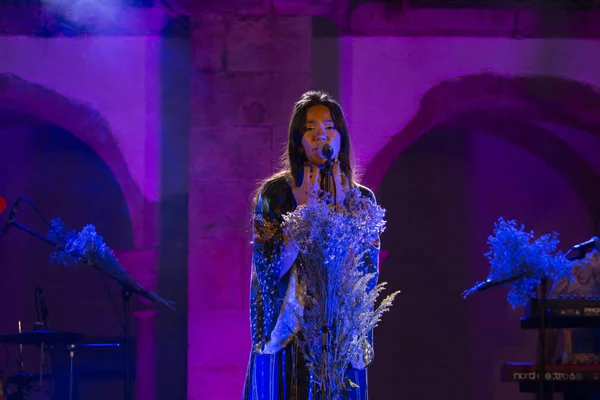 Cantante Taina actuando en el Festival de Música — Foto de Stock