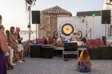Cosmic Gong Bath - Sound Journey grubu Music Festi 'de çalıyor