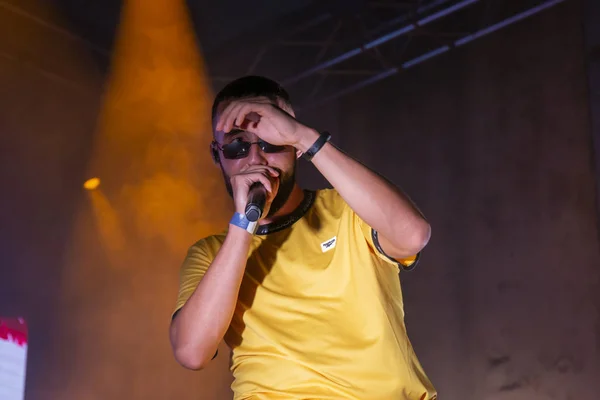 Рэпер Майк Эль Найт выступает на музыкальном фестивале — стоковое фото