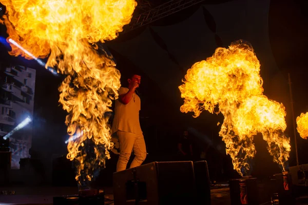 Rapper Profjam występujący na Festiwalu Muzycznym — Zdjęcie stockowe