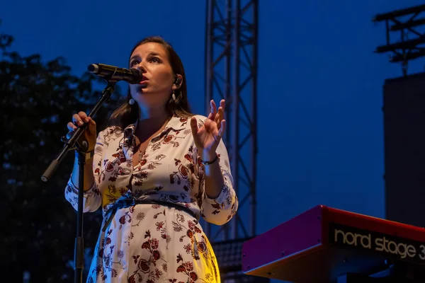 Teresa aleixo auftritt auf musikfestival — Stockfoto