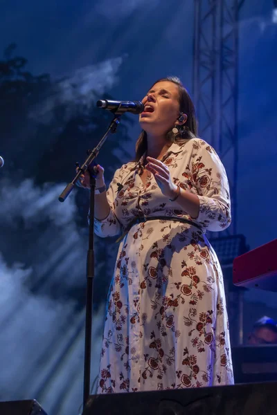 Teresa Aleixo tocando en el Festival de Música — Foto de Stock