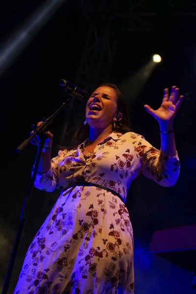 Teresa Aleixo se apresentando no Festival de Música — Fotografia de Stock