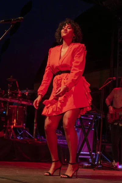 Mayra Andrade cântă la Festivalul de Muzică — Fotografie, imagine de stoc