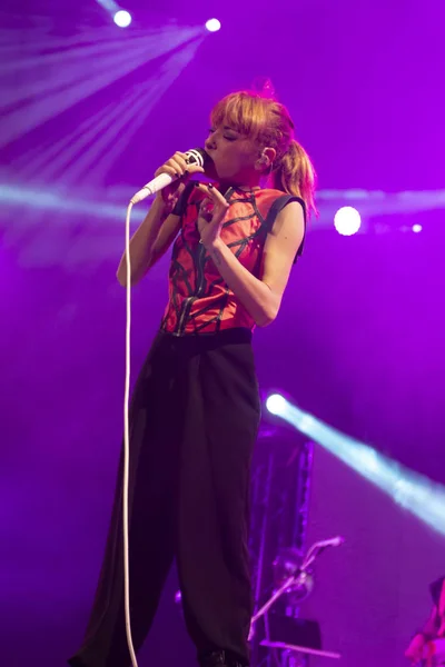 Amor Electro banda tocando en el Festival de Música — Foto de Stock