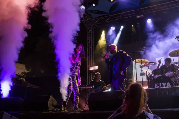 Biya Rap-Sängerin tritt auf Musikfestival auf — Stockfoto