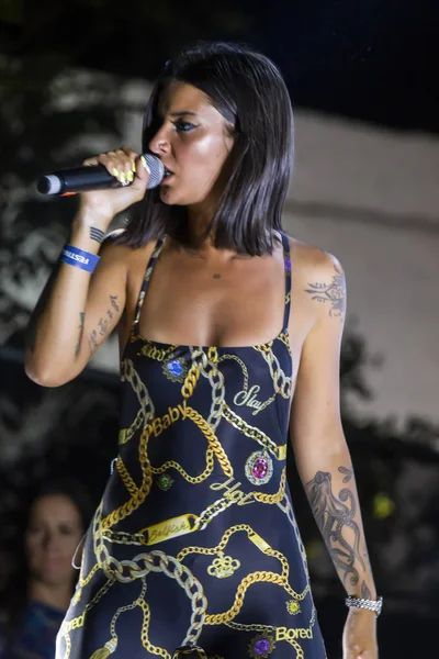 Cantora de rap Biya se apresentando no Festival de Música — Fotografia de Stock