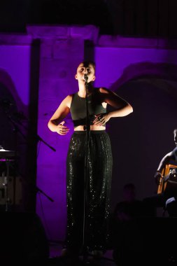 Sara Correia şarkıcısı Müzik Festivali 'nde