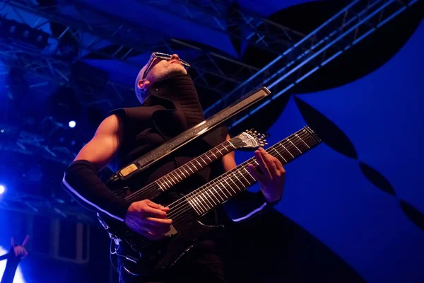 Band med sprängda mekanismer som uppträder på musikfestivalen — Stockfoto