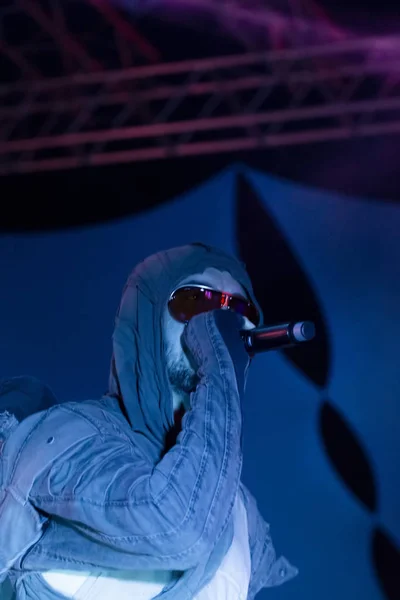 Band med sprängda mekanismer som uppträder på musikfestivalen — Stockfoto