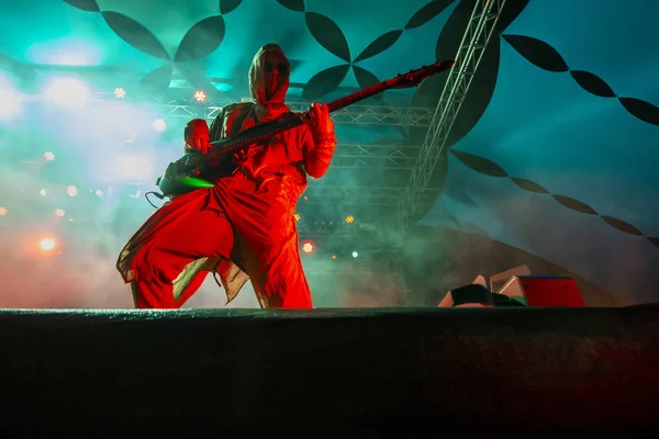 Band med sprängda mekanismer som uppträder på musikfestivalen — Stockfoto