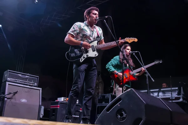 Banda Stone Dead se apresentando no Festival de Música — Fotografia de Stock