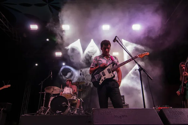 Banda Stone Dead se apresentando no Festival de Música — Fotografia de Stock