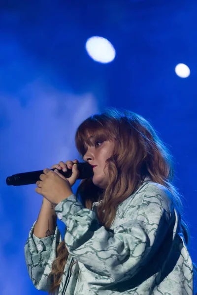 Carolina deslands band tritt auf musikfestival auf — Stockfoto