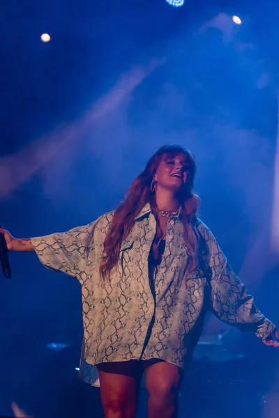 Carolina deslands band tritt auf musikfestival auf — Stockfoto