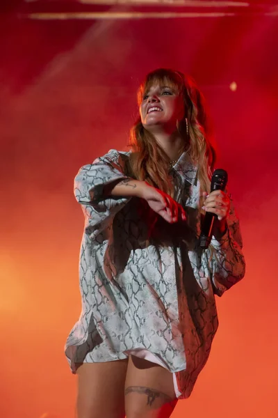 Carolina Deslandes band performing on Music Festival — Stock Photo, Image