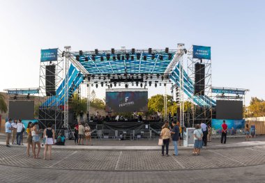Müzik festivali sahne ışıkları