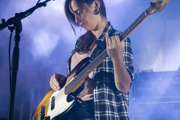 Linda Martini banda que actúa en el Festival de Música — Foto de Stock