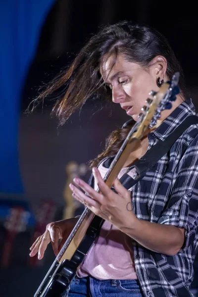 Linda Martini grubu Müzik Festivali 'nde çalıyor — Stok fotoğraf