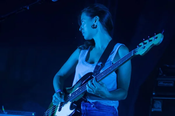 Linda Martini banda que actúa en el Festival de Música — Foto de Stock