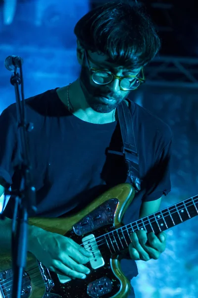 Linda Martini banda se apresentando no Festival de Música — Fotografia de Stock