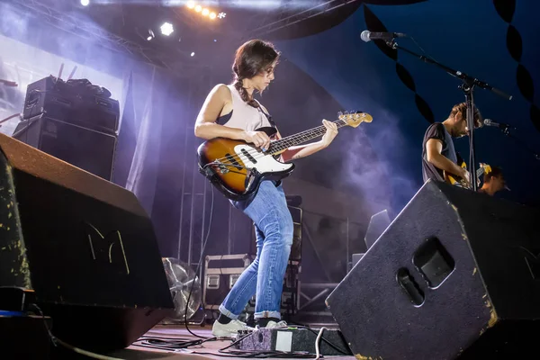 Linda Martini banda que actúa en el Festival de Música — Foto de Stock