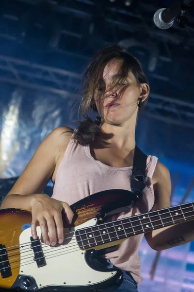 Linda Martini banda que actúa en el Festival de Música — Foto de Stock