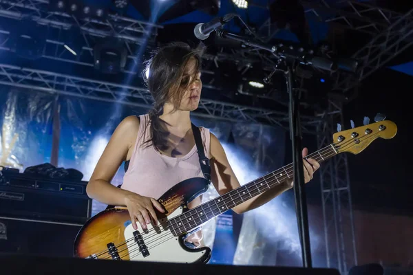 Linda Martini banda que actúa en el Festival de Música — Foto de Stock