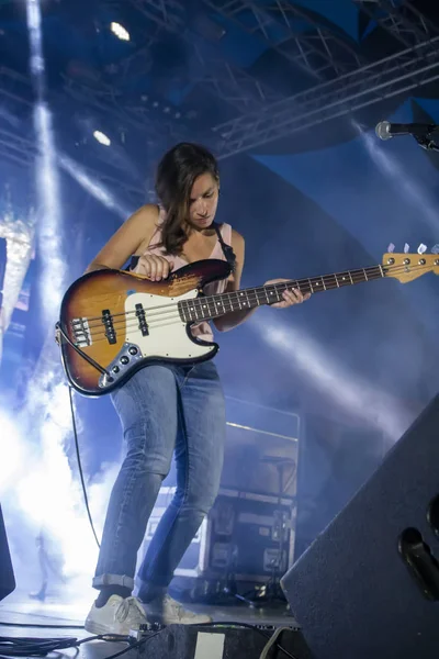 Linda Martini banda que actúa en el Festival de Música — Foto de Stock