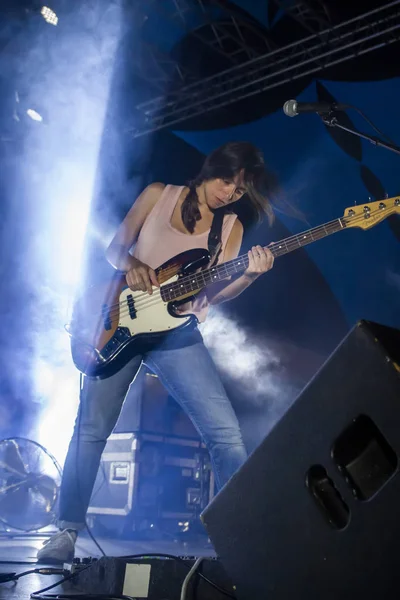 Linda Martini banda que actúa en el Festival de Música — Foto de Stock