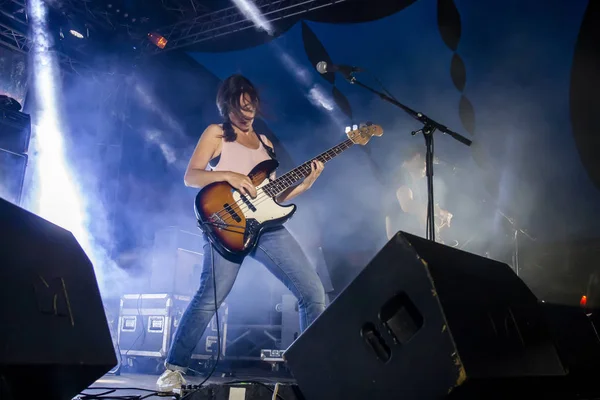 Linda Martini banda que actúa en el Festival de Música — Foto de Stock