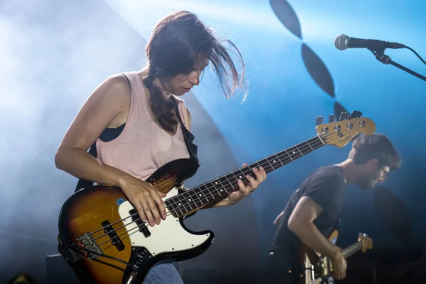 Linda Martini banda que actúa en el Festival de Música — Foto de Stock