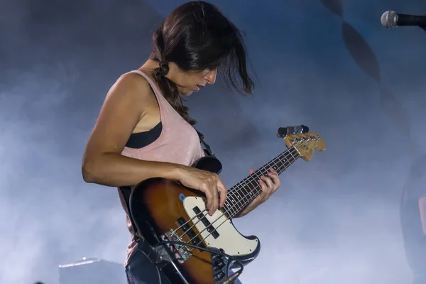 Linda Martini banda que actúa en el Festival de Música — Foto de Stock