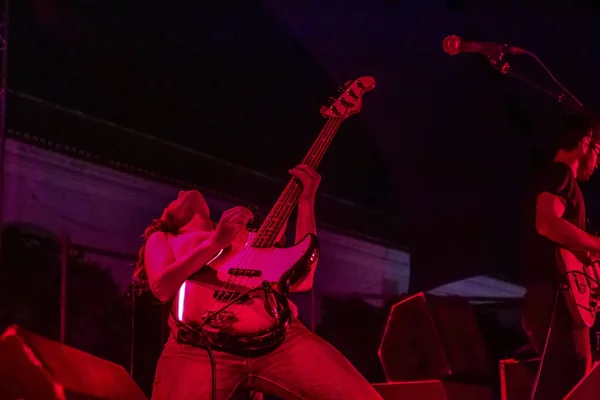 Linda Martini banda que actúa en el Festival de Música — Foto de Stock