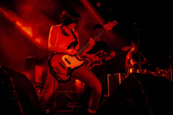 Linda Martini banda que actúa en el Festival de Música — Foto de Stock