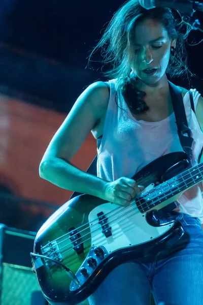 Linda Martini banda que actúa en el Festival de Música — Foto de Stock