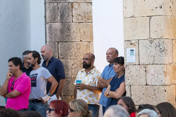 Audience regarder interview sur Festival — Photo