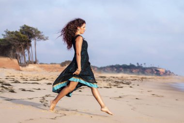 Sahilde dansçı