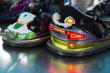 Çarpışan araba heyecanı