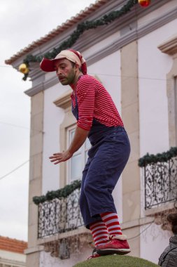 Geçit törenindeki eğlenceli karakterler