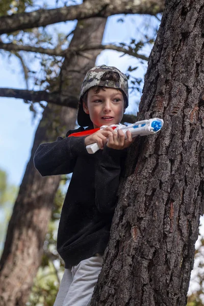 Cute boy with water gun — Stock Photo, Image