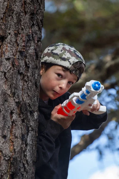 Cute boy with water gun — Stock Photo, Image