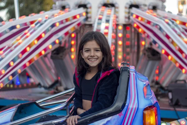 Cute girl having fun in amusement park — Stock Photo, Image